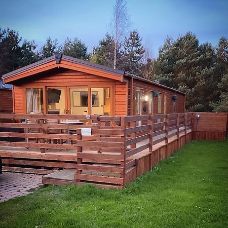 Hazel Oaks, Beautiful Lodge With Hot Tub - Sleeps 6 - Felmoor Park 몰페스 외부 사진