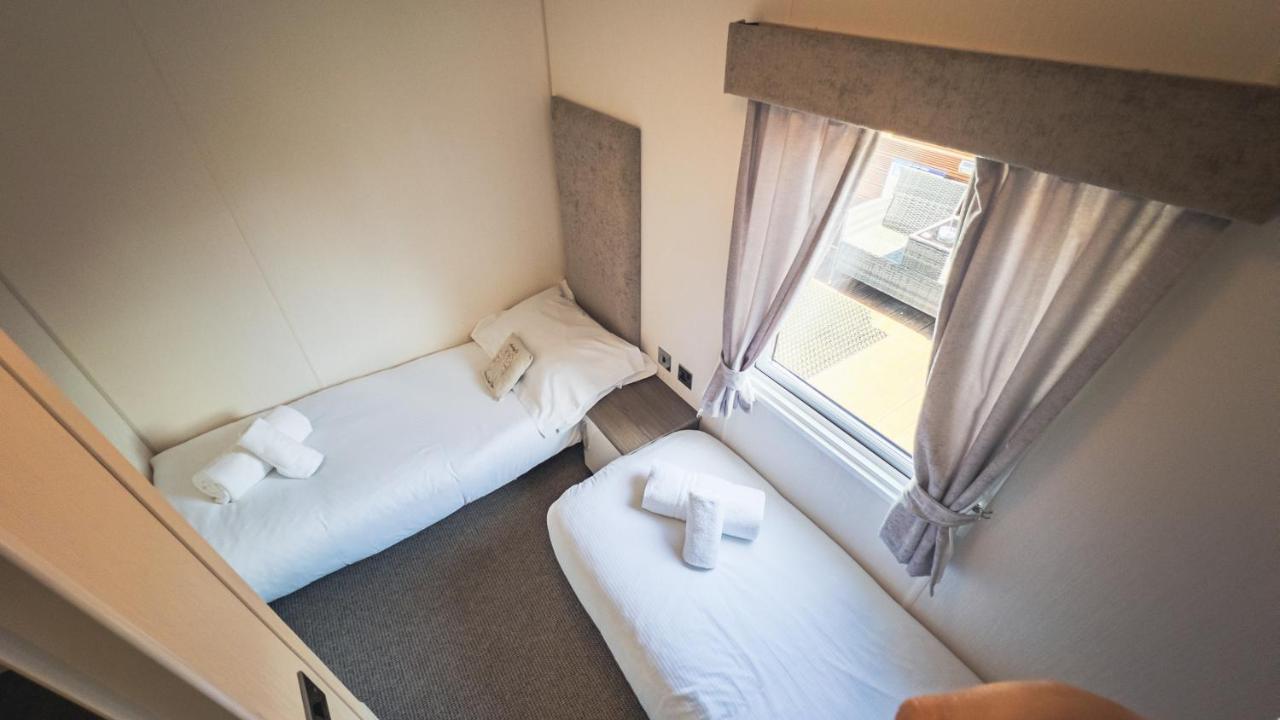 Hazel Oaks, Beautiful Lodge With Hot Tub - Sleeps 6 - Felmoor Park 몰페스 외부 사진