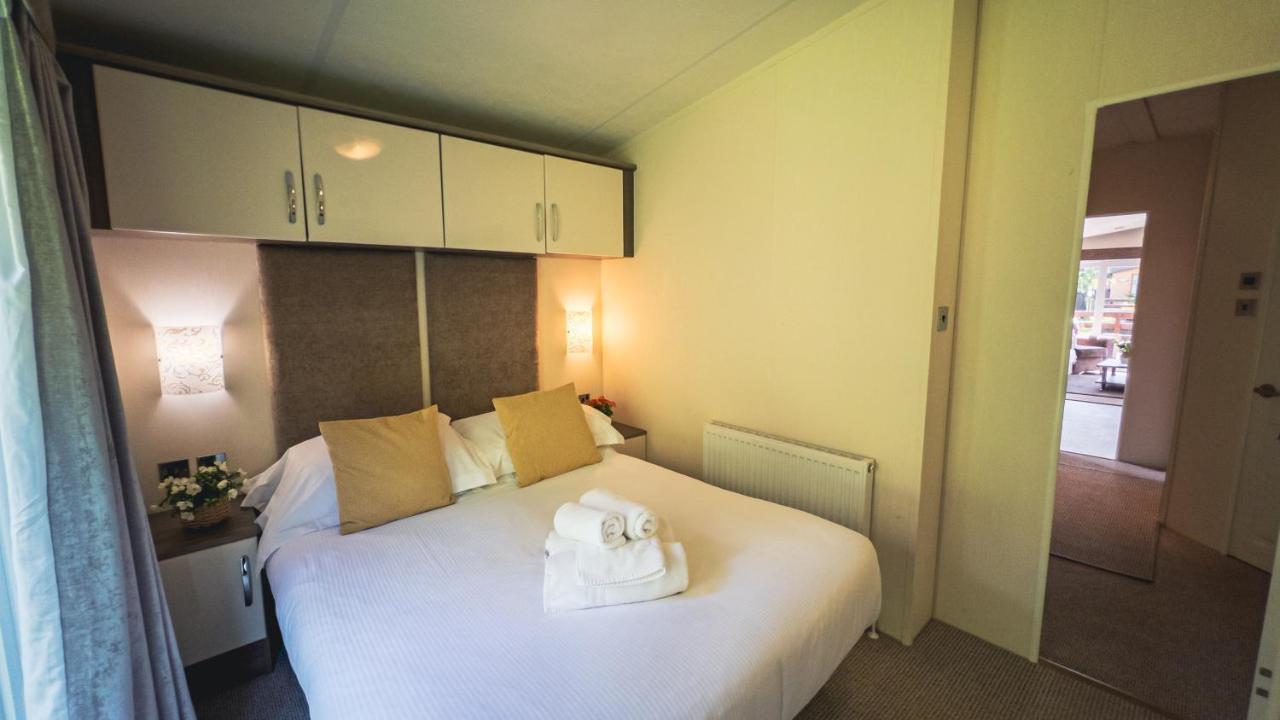 Hazel Oaks, Beautiful Lodge With Hot Tub - Sleeps 6 - Felmoor Park 몰페스 외부 사진