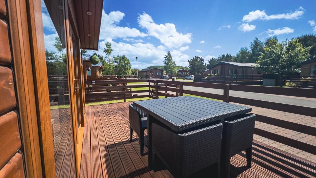 Hazel Oaks, Beautiful Lodge With Hot Tub - Sleeps 6 - Felmoor Park 몰페스 외부 사진