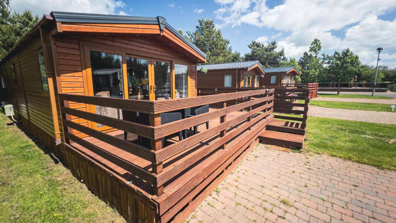 Hazel Oaks, Beautiful Lodge With Hot Tub - Sleeps 6 - Felmoor Park 몰페스 외부 사진