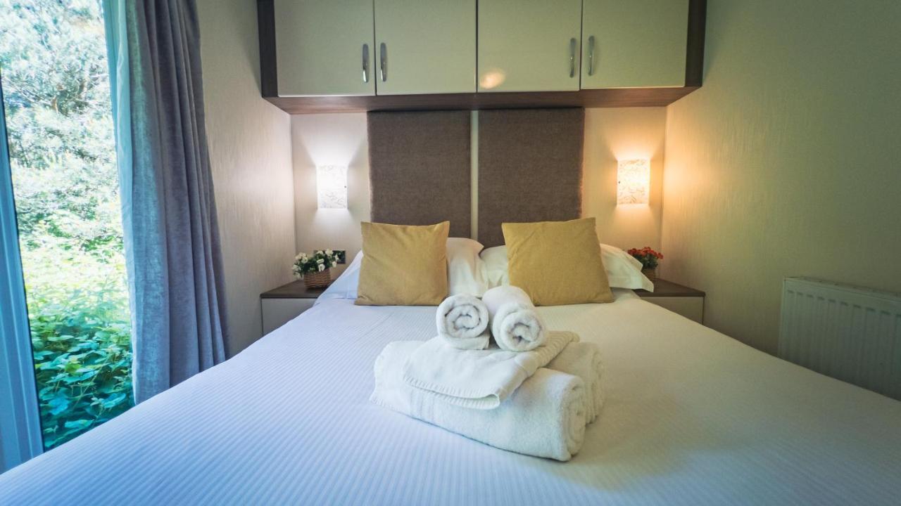 Hazel Oaks, Beautiful Lodge With Hot Tub - Sleeps 6 - Felmoor Park 몰페스 외부 사진