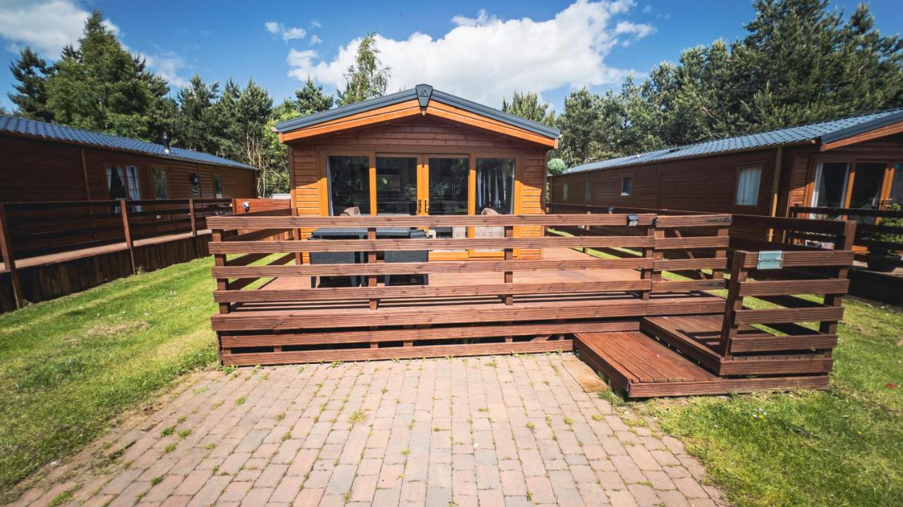 Hazel Oaks, Beautiful Lodge With Hot Tub - Sleeps 6 - Felmoor Park 몰페스 외부 사진