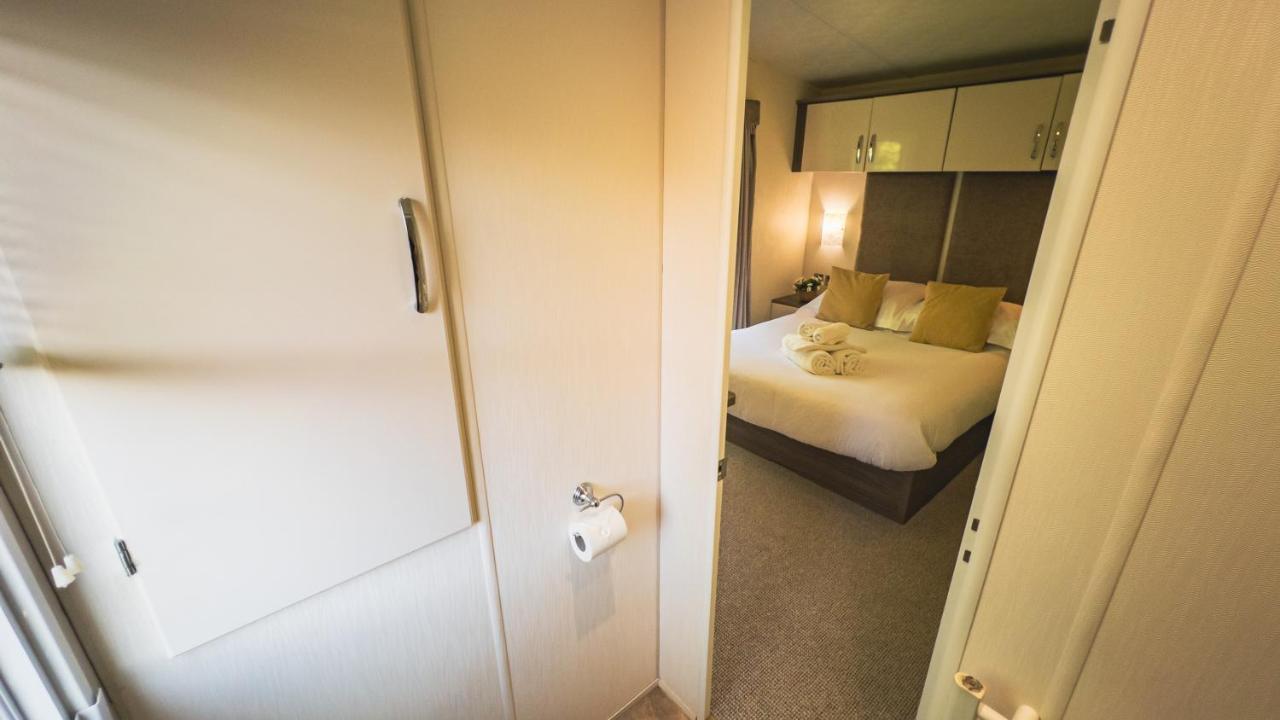 Hazel Oaks, Beautiful Lodge With Hot Tub - Sleeps 6 - Felmoor Park 몰페스 외부 사진