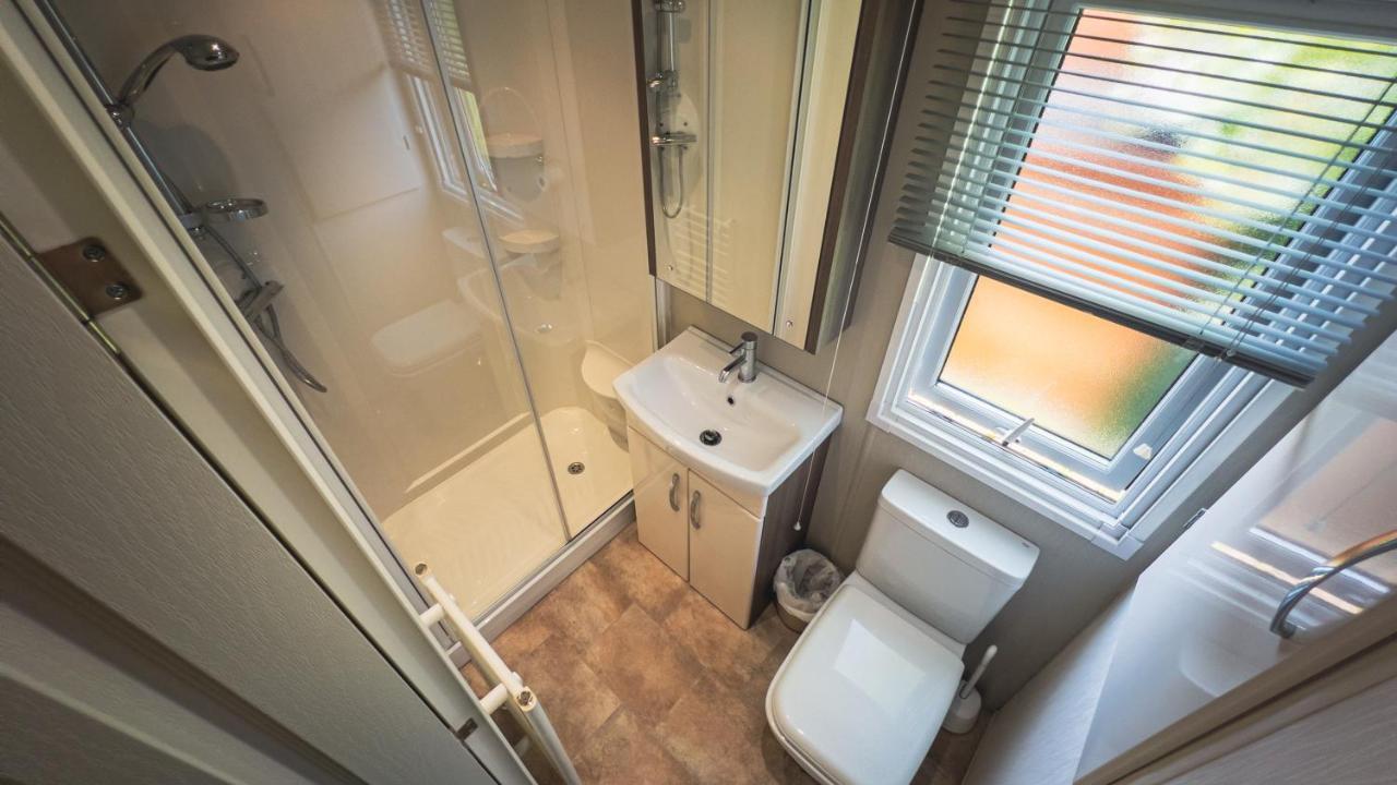 Hazel Oaks, Beautiful Lodge With Hot Tub - Sleeps 6 - Felmoor Park 몰페스 외부 사진