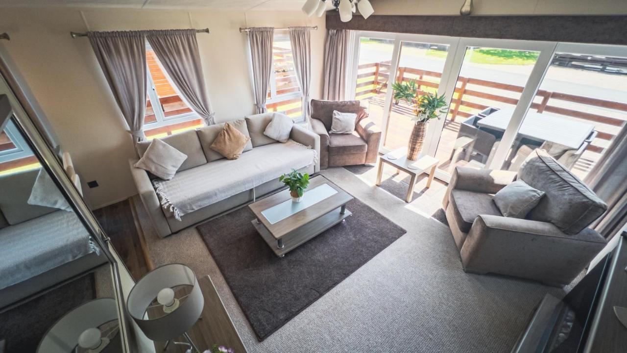 Hazel Oaks, Beautiful Lodge With Hot Tub - Sleeps 6 - Felmoor Park 몰페스 외부 사진