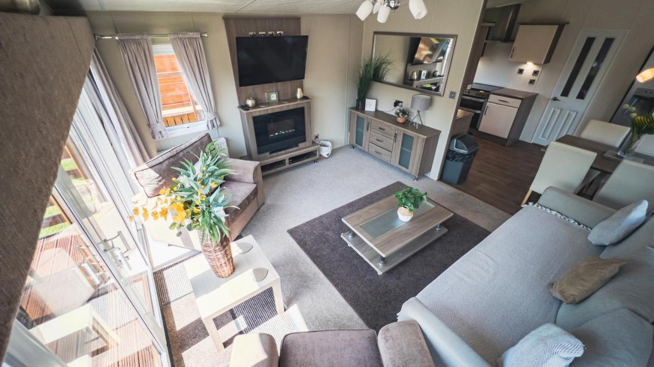 Hazel Oaks, Beautiful Lodge With Hot Tub - Sleeps 6 - Felmoor Park 몰페스 외부 사진