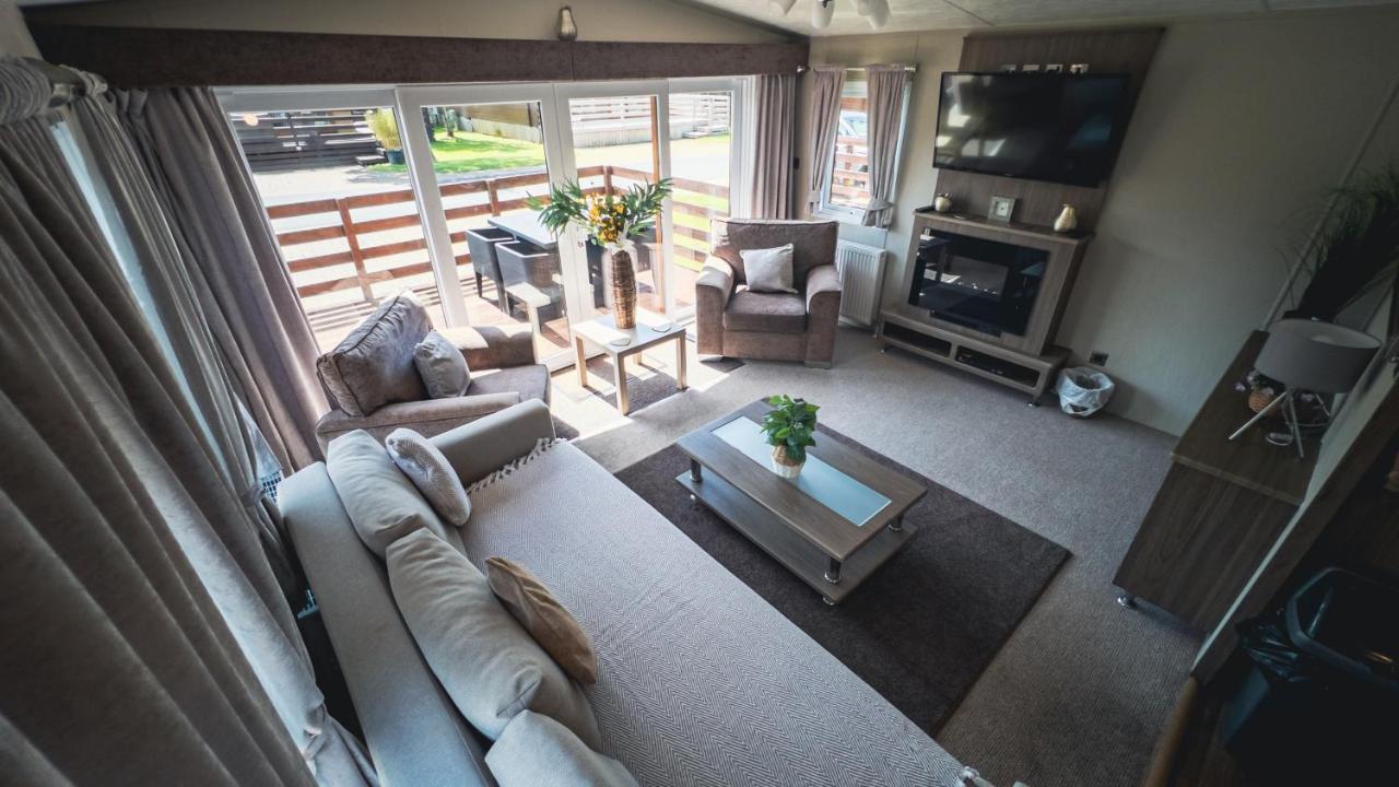 Hazel Oaks, Beautiful Lodge With Hot Tub - Sleeps 6 - Felmoor Park 몰페스 외부 사진