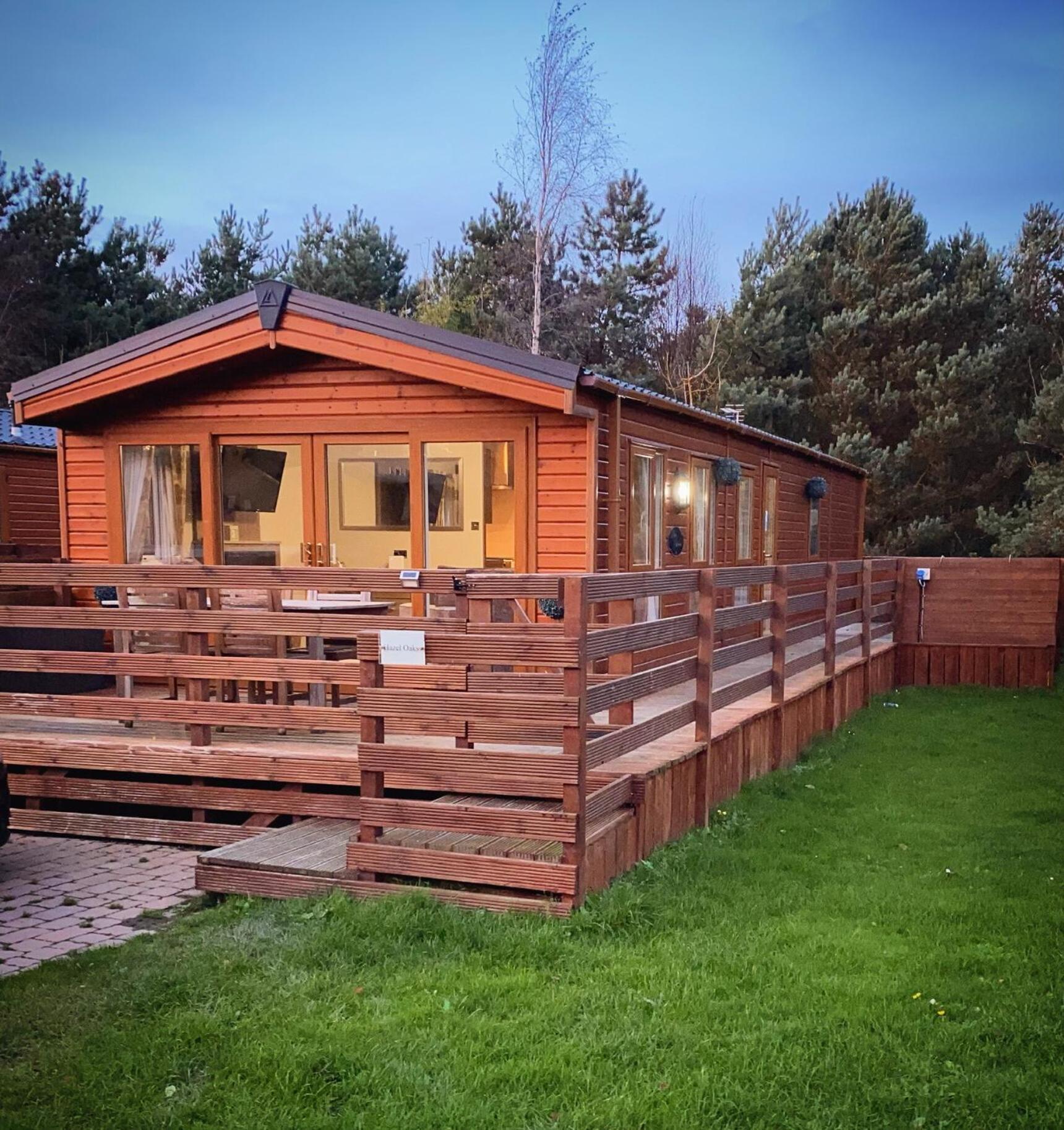 Hazel Oaks, Beautiful Lodge With Hot Tub - Sleeps 6 - Felmoor Park 몰페스 외부 사진